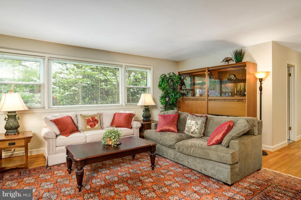 1437 Layman Street McLean, VA 22101 - Photo 8 of 19 Living Room