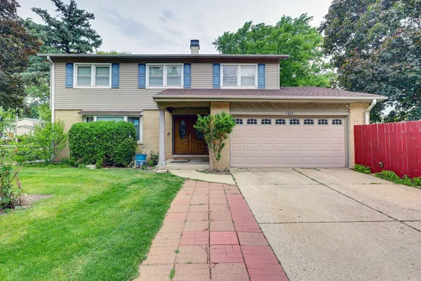 $595,000 | 1423 Cypress Drive, Mount Prospect, IL 60056