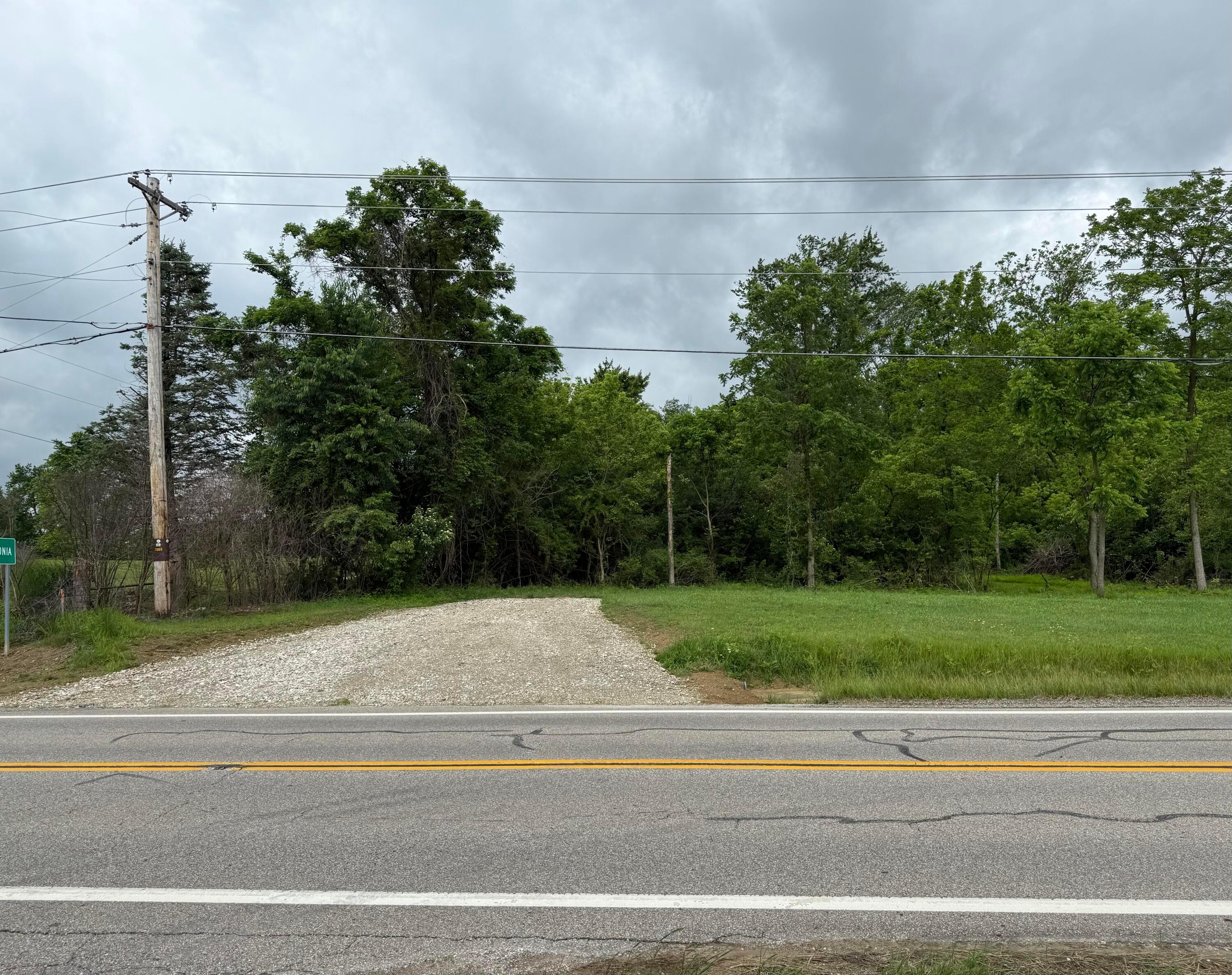 6945 North St Road Newark, OH 43055 - Photo 1 of 14 Driveway Entrance