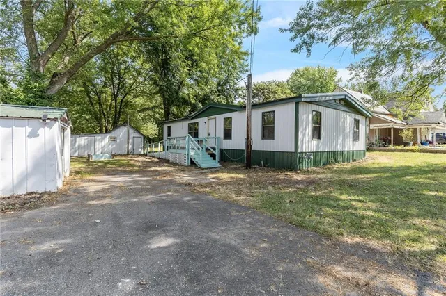 $100,000 | 511 South Main Street, La Monte, MO 65337