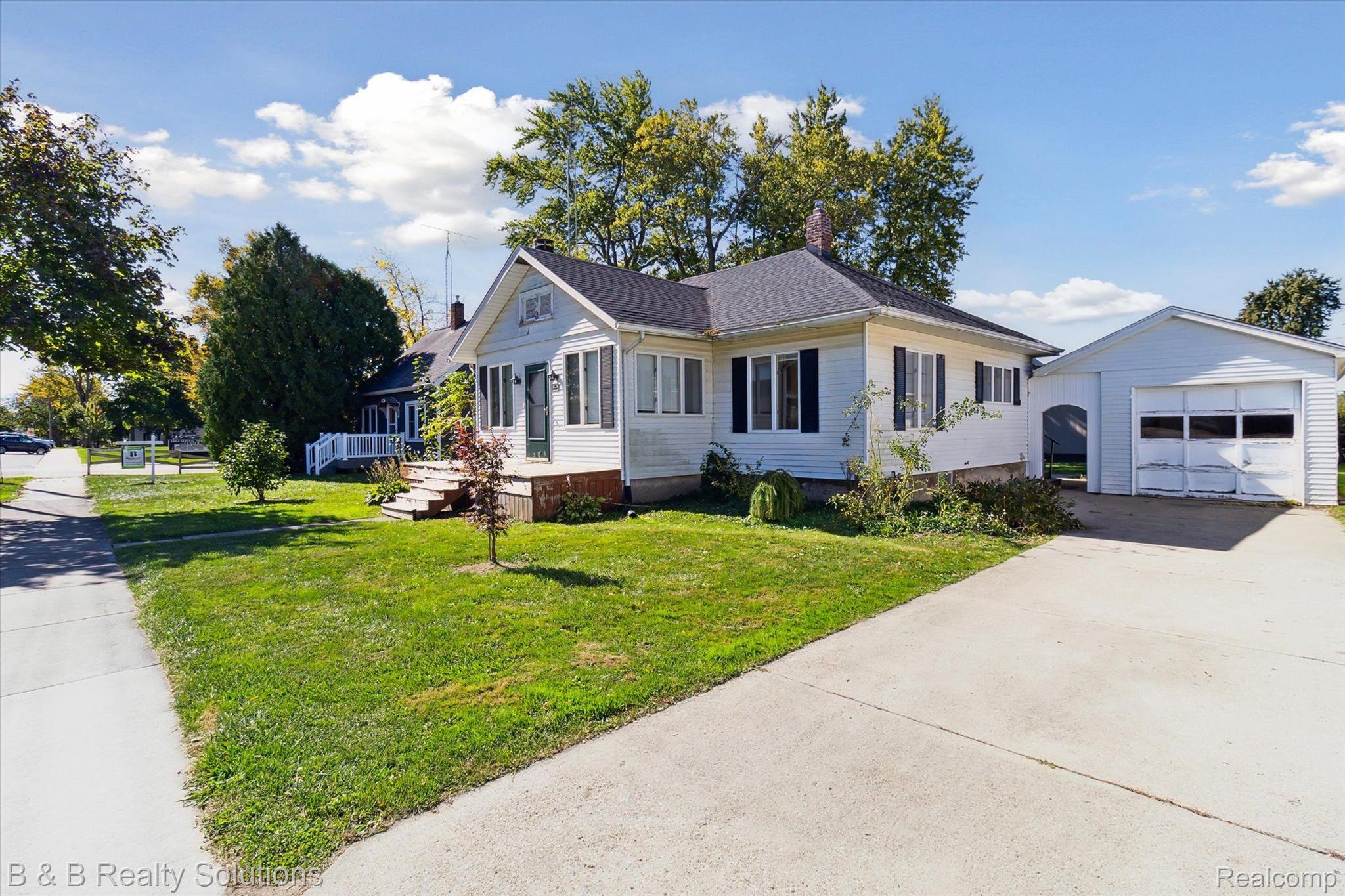 6711 Jefferson Road North Branch, MI 48461 - Photo 2 of 45 Gallery Image 2