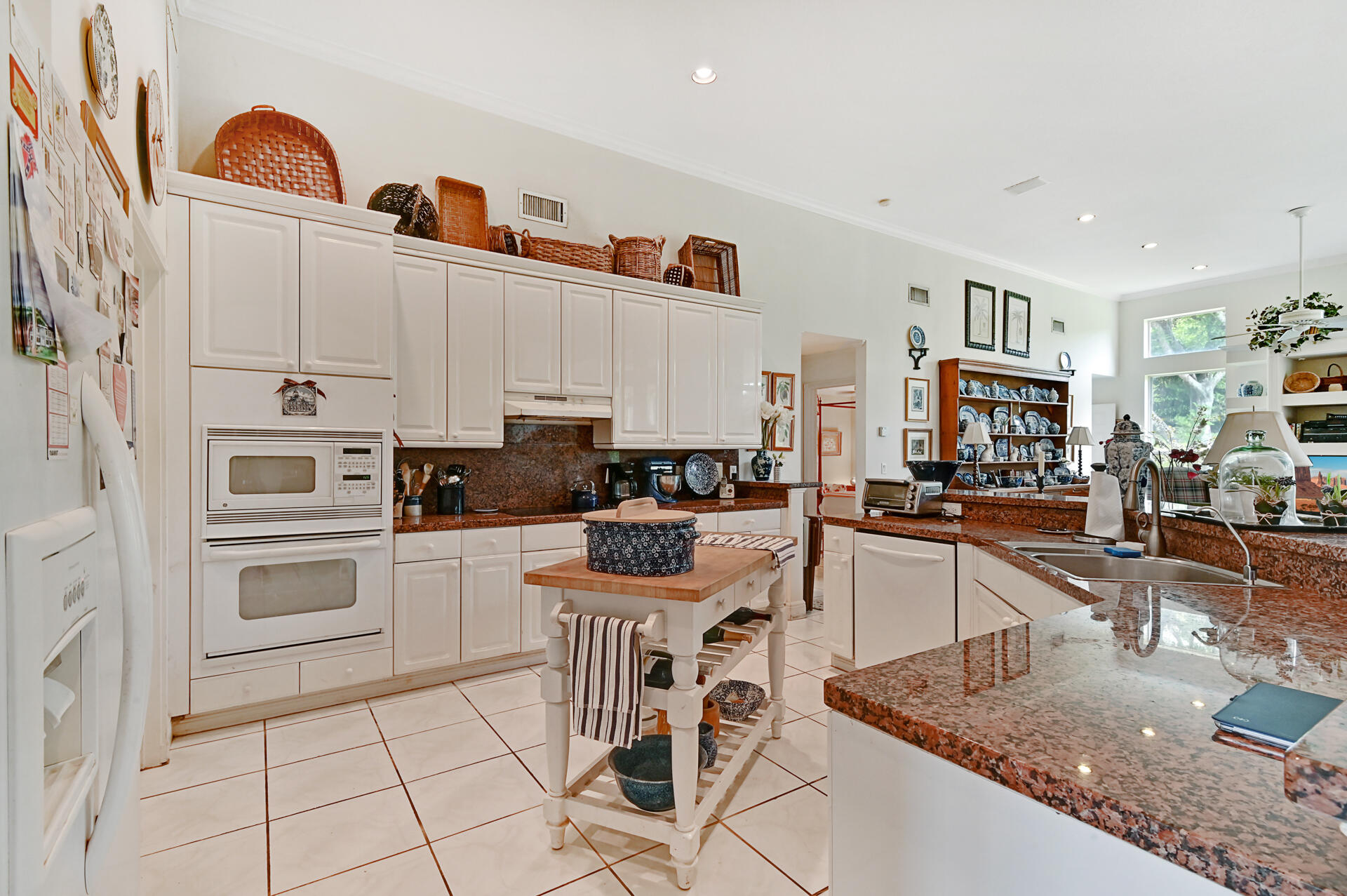 19368 Preserve Drive Boca Raton, FL 33498 - Photo 17 of 40 04_Kitchen_02