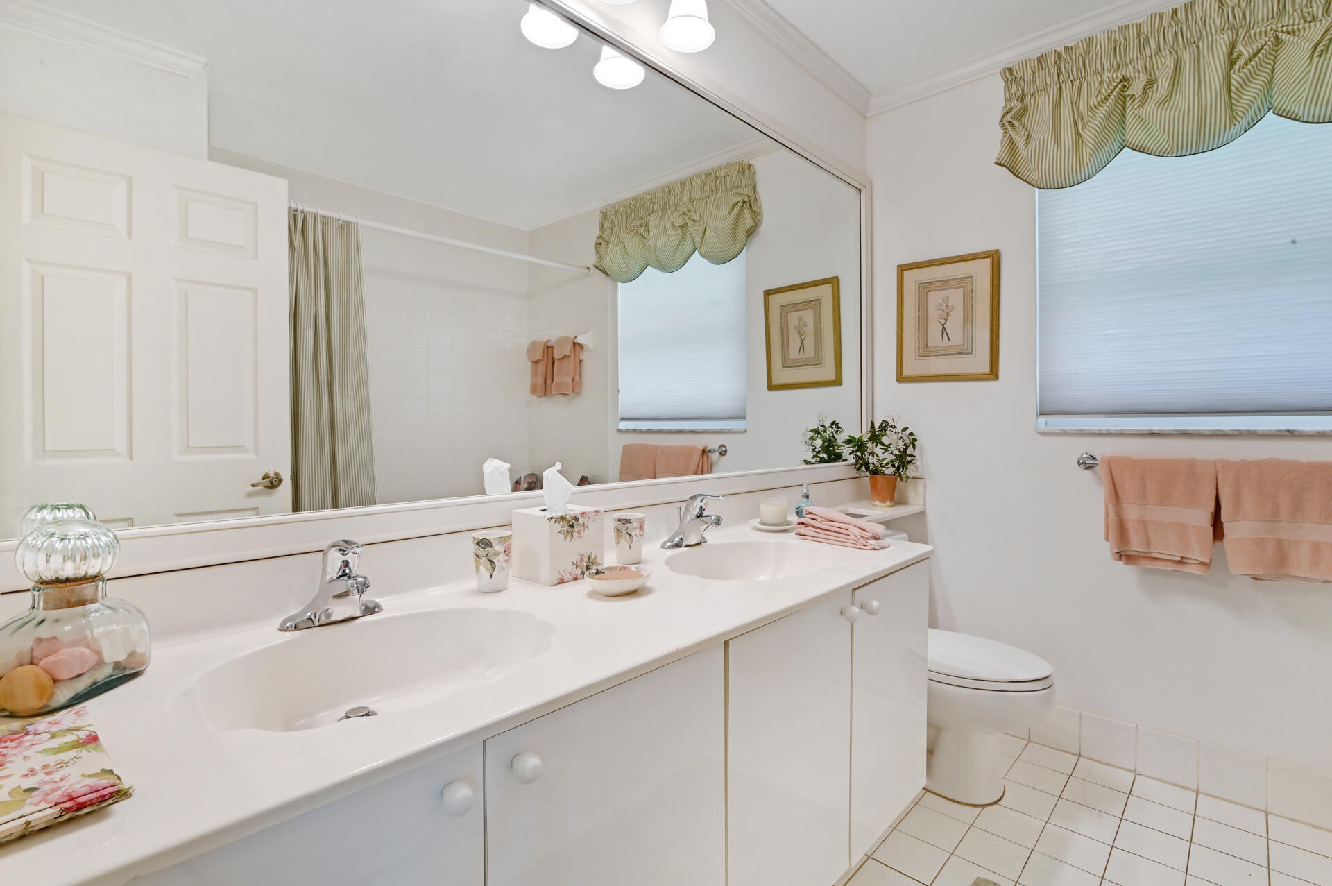 19368 Preserve Drive Boca Raton, FL 33498 - Photo 28 of 40 Guest Bathroom