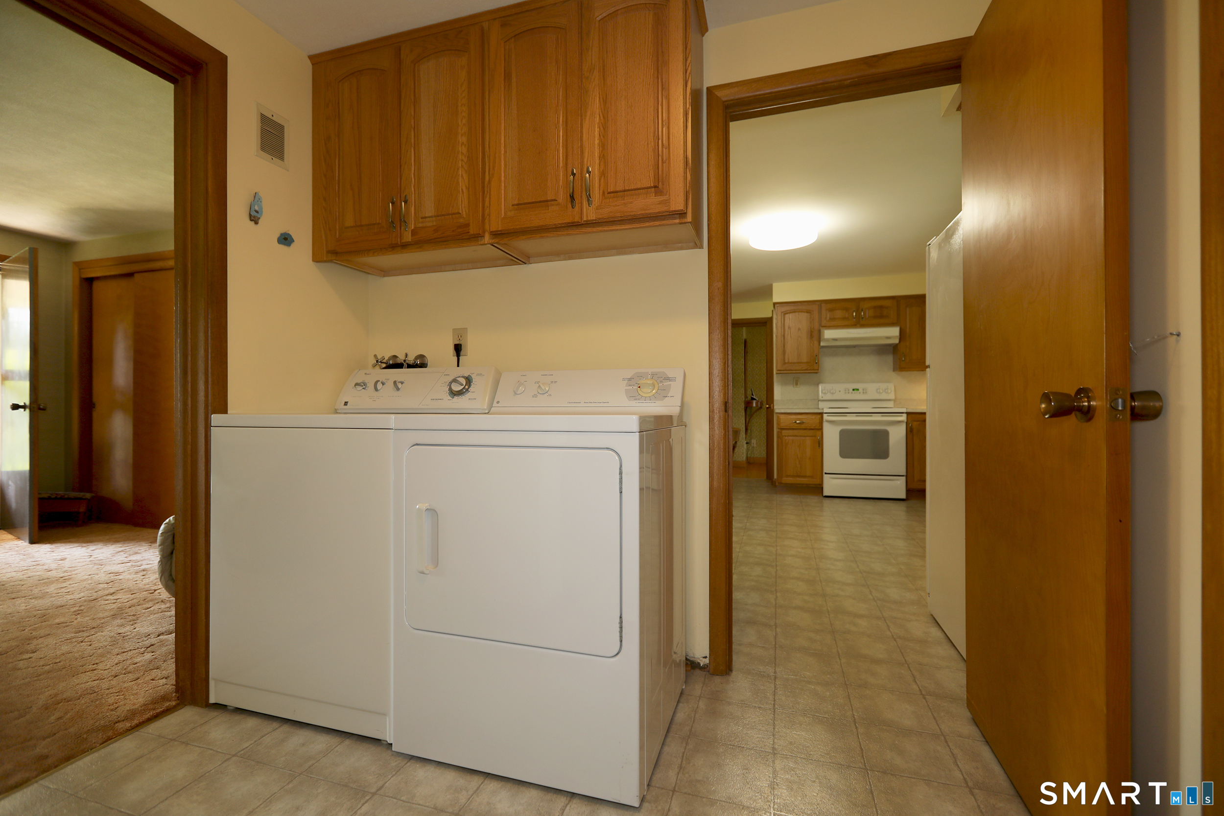 9 Westbrook Road Bloomfield, CT 06002 - Photo 9 of 20 It is SO convenient to have laundry on the main floor!