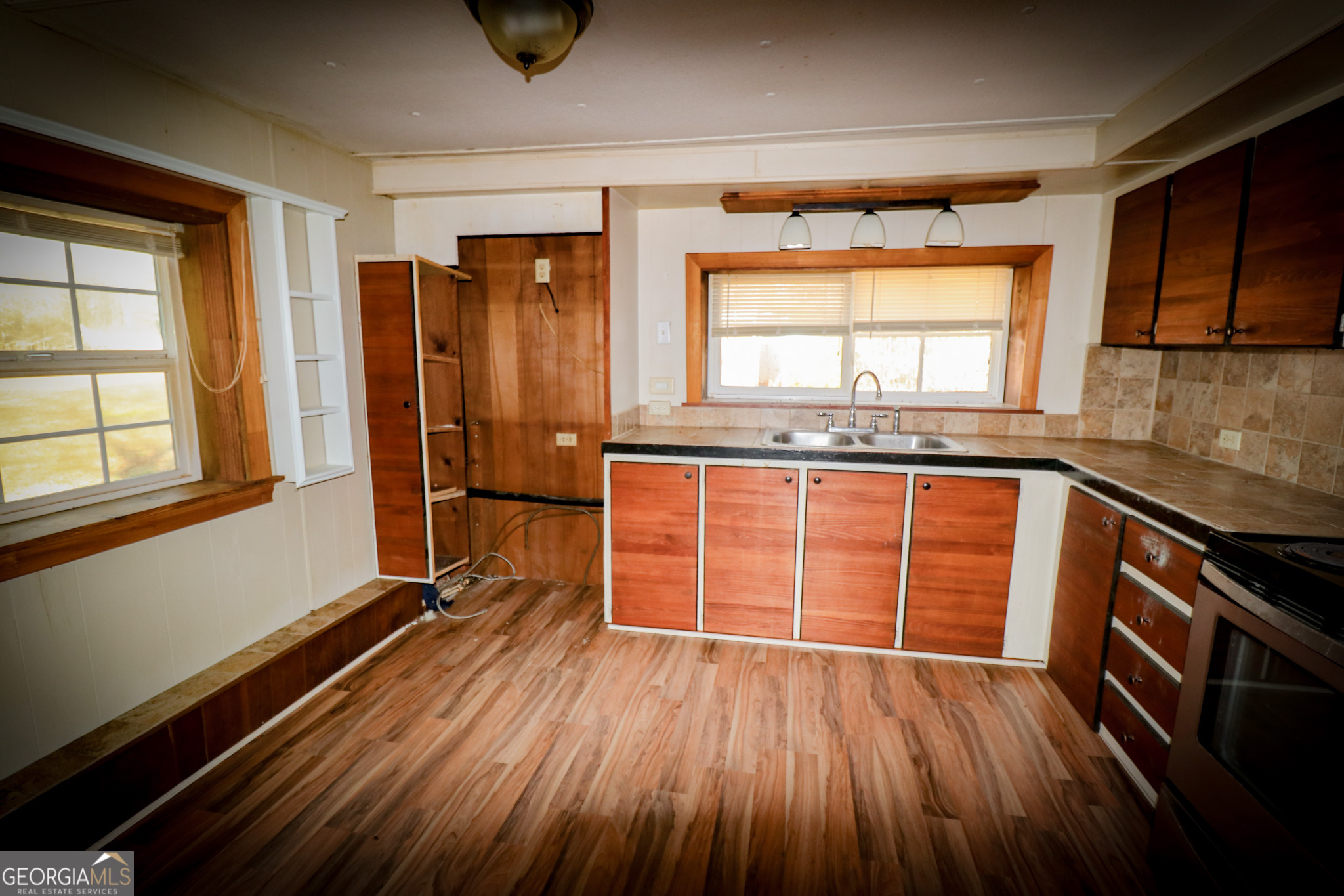 2447 Williamson Road Williamson, GA 30292 - Photo 20 of 95 a view of a kitchen with wooden floor and electronic appliances