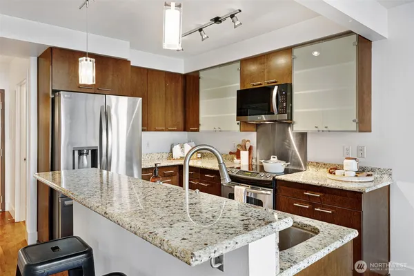 $435,000 | 159 Denny Way, Unit 406, Seattle, WA 98109