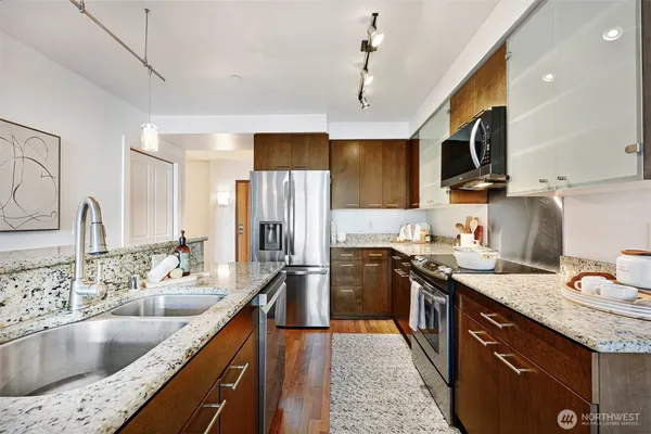 $435,000 | 159 Denny Way, Unit 406, Seattle, WA 98109