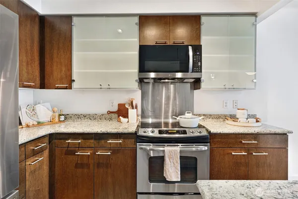 $435,000 | 159 Denny Way, Unit 406, Seattle, WA 98109