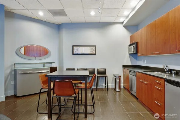 $435,000 | 159 Denny Way, Unit 406, Seattle, WA 98109