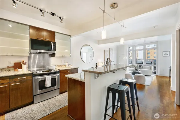 $435,000 | 159 Denny Way, Unit 406, Seattle, WA 98109