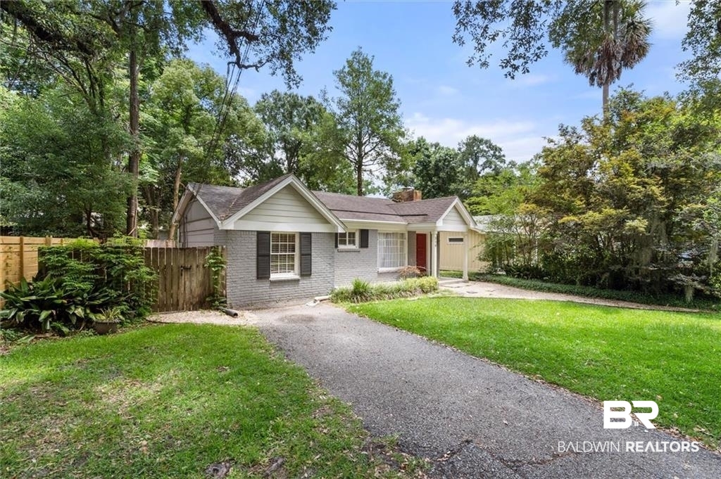 218 Grand Boulevard Mobile, AL 36607 - Photo 2 of 22 Ranch-style house featuring a front lawn