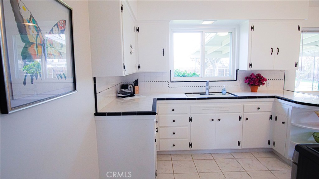 701 Williams Avenue Madera, CA 93637 - Photo 10 of 20 a kitchen with granite countertop white cabinets and window