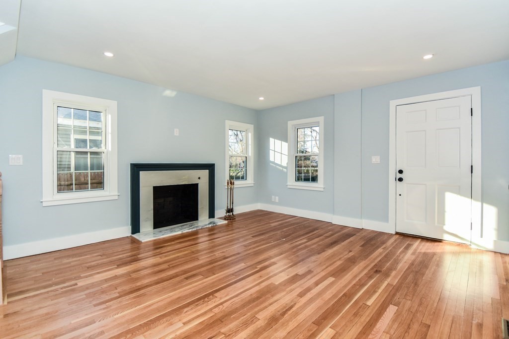 15 Thelma Road Framingham, MA 01702 - Photo 4 of 32 Gallery Image 4