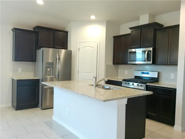 $2,195 | 7701 Lariat Toss Drive, Corpus Christi, TX 78414