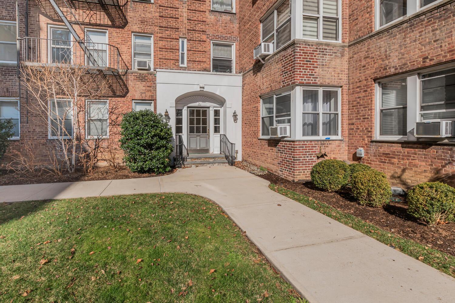 1 Bronxville Road, Unit 2K Bronxville, NY 10708 - Photo 1 of 1 Gallery Image 1