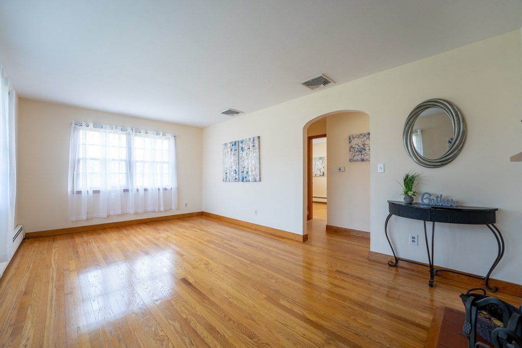189 Wheeler Avenue Springfield, MA 01118 - Photo 4 of 42 Gallery Image 4