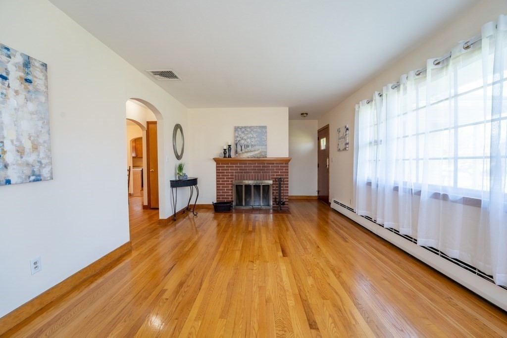 189 Wheeler Avenue Springfield, MA 01118 - Photo 5 of 42 Gallery Image 5