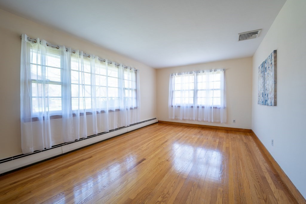 189 Wheeler Avenue Springfield, MA 01118 - Photo 6 of 42 Gallery Image 6