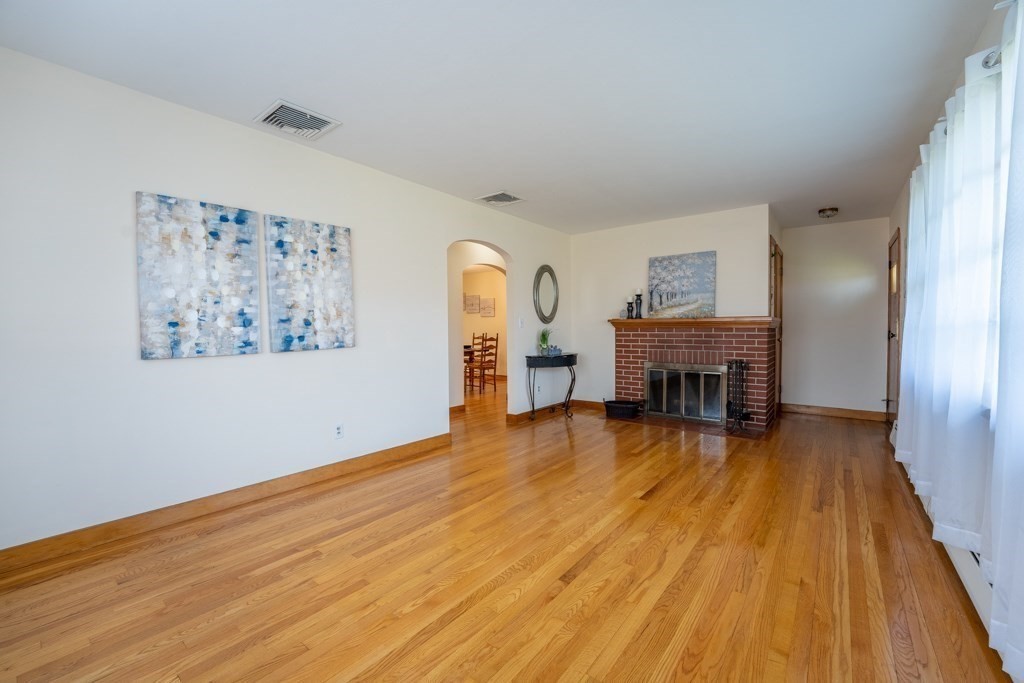 189 Wheeler Avenue Springfield, MA 01118 - Photo 7 of 42 Gallery Image 7
