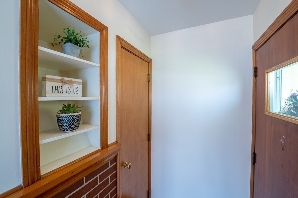 189 Wheeler Avenue Springfield, MA 01118 - Photo 8 of 42 Gallery Image 8
