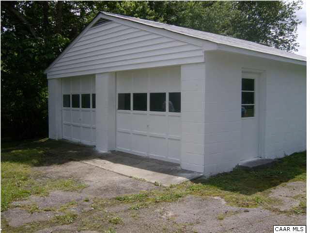 1155 Fairgrounds Road Farmville, VA 23901 - Photo 3 of 3 a front view of a house with a yard