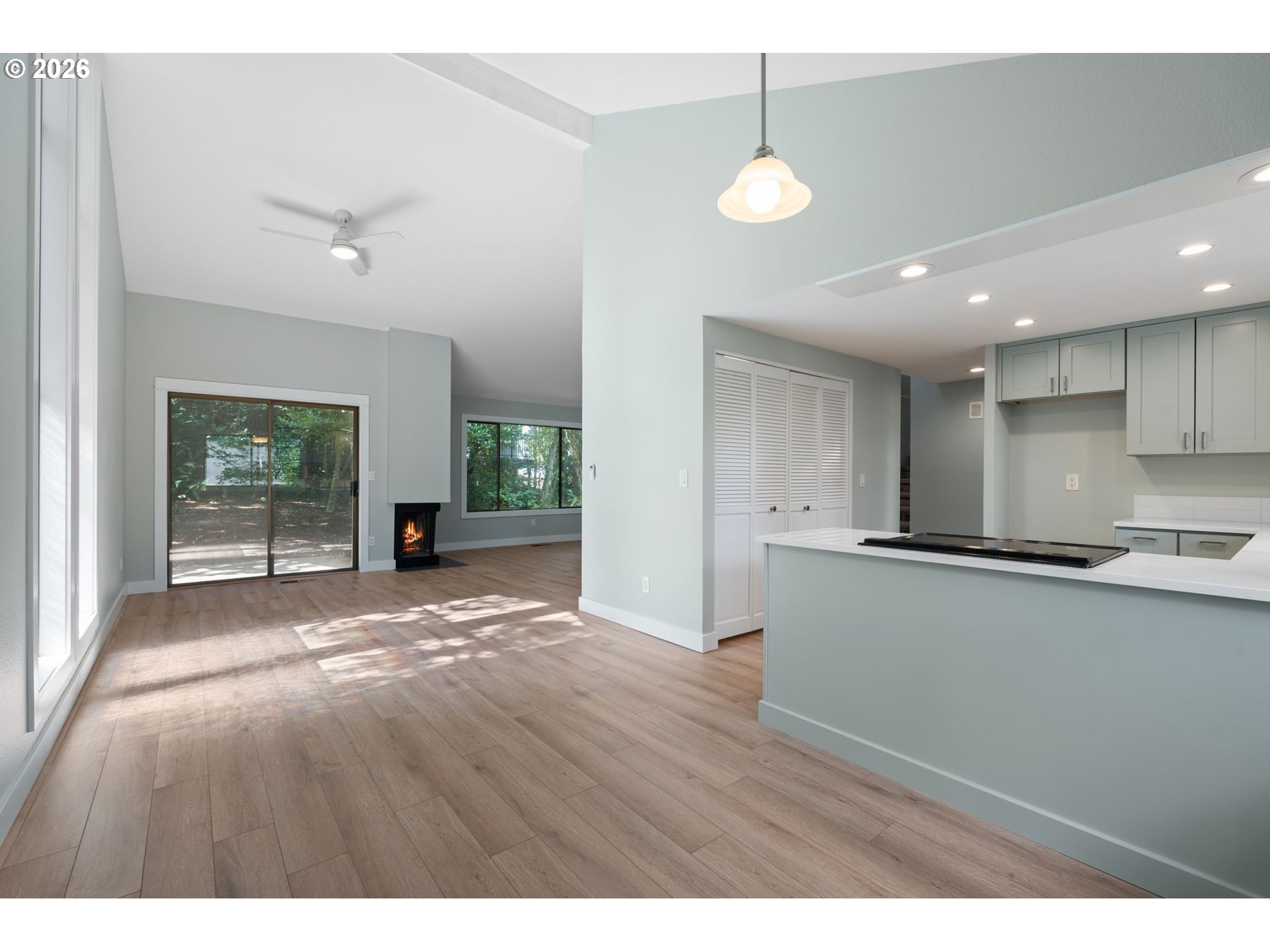 9836 Southwest Quail Post Road Portland, OR 97219 - Photo 4 of 28 Gallery Image 4
