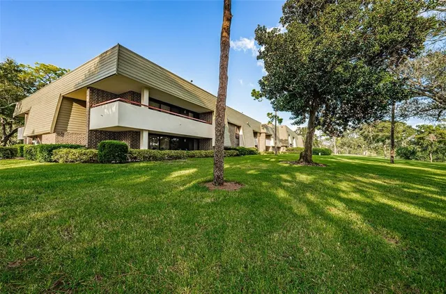 a sign that is sitting on a brick wall