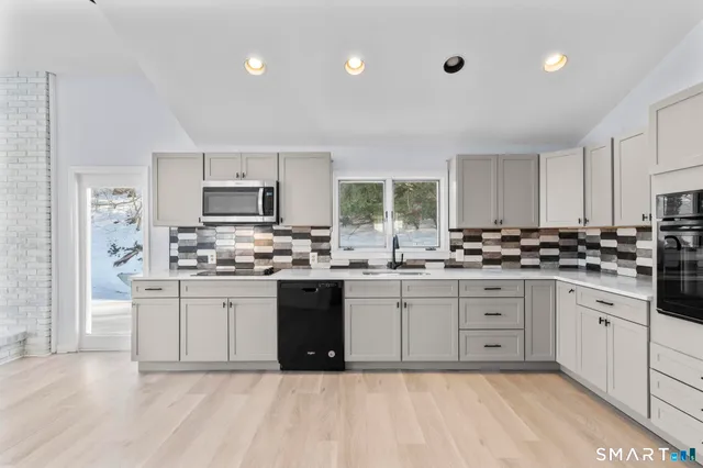 $3,200 | 338 Kenwood Avenue, Hamden, CT 06518