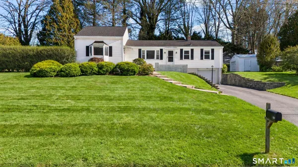 a view of a yard in front of house