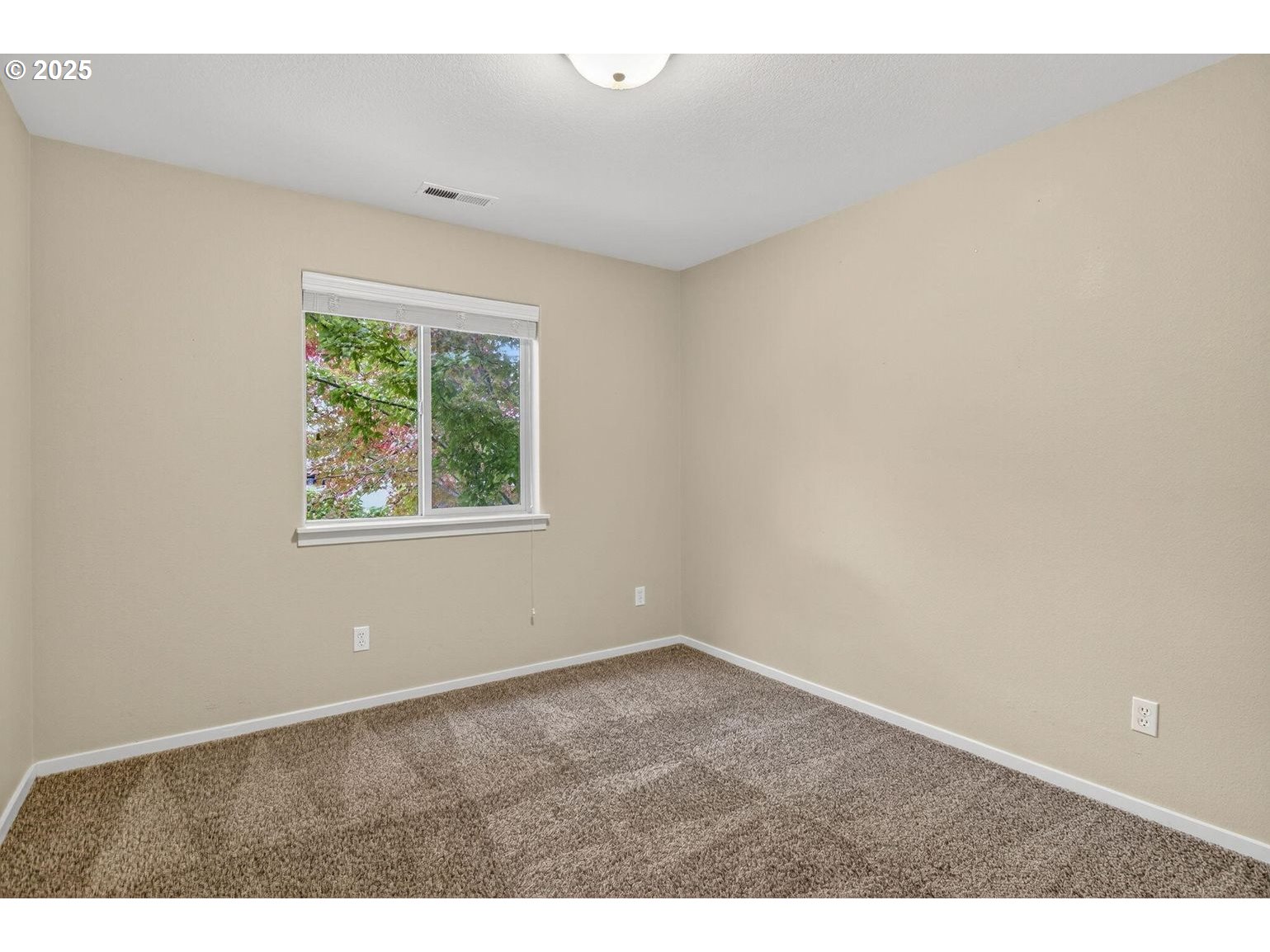 21154 Ritz Place Bend, OR 97702 - Photo 14 of 24 an empty room with a window