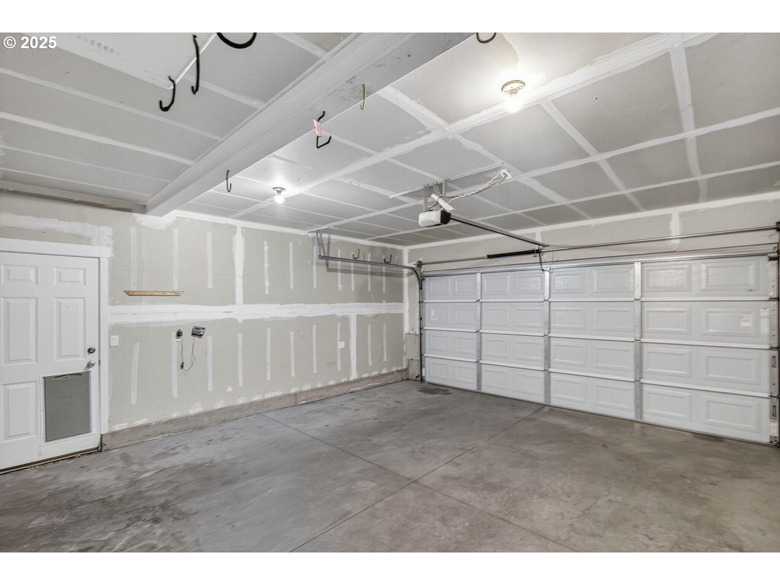 21154 Ritz Place Bend, OR 97702 - Photo 20 of 24 a view of a garage