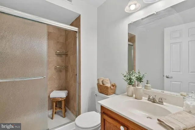 $2,147 | 8600 Shadwell Drive, Unit 6, Alexandria, VA 22309