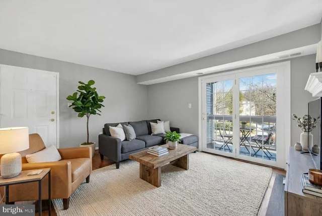 $2,147 | 8600 Shadwell Drive, Unit 6, Alexandria, VA 22309