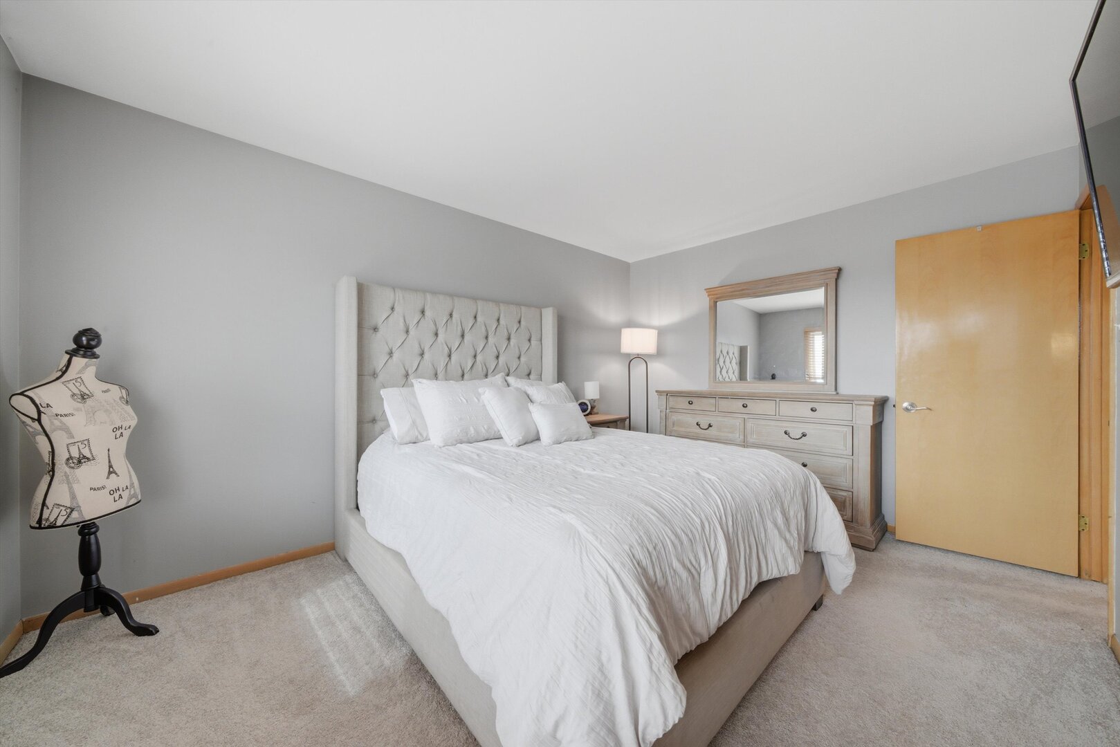 8820 Plainfield Road Brookfield, IL 60513 - Photo 21 of 49 a bedroom with a bed and a window