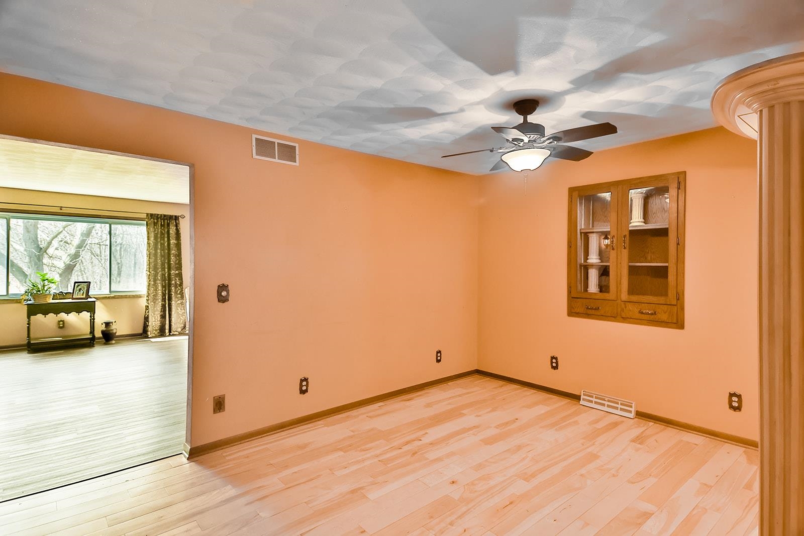 6855 Happy Acres Road Rockford, IL 61101 - Photo 21 of 39 a view of a livingroom with a hardwood floor and a ceiling fan