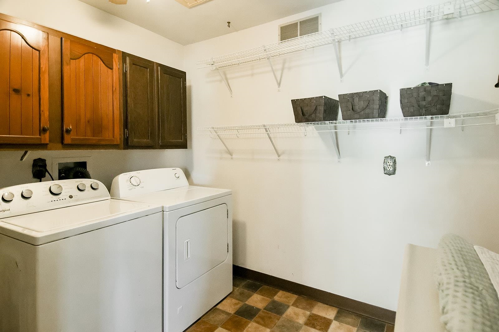 6855 Happy Acres Road Rockford, IL 61101 - Photo 29 of 39 a utility room with dryer and washer