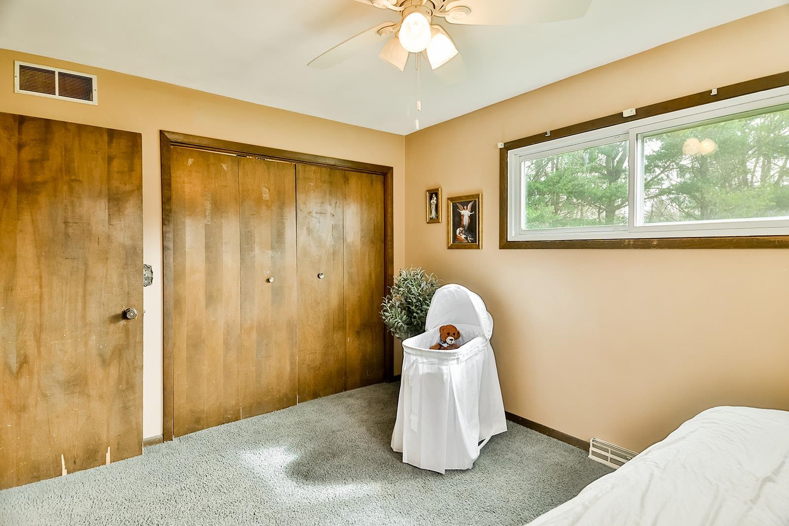 6855 Happy Acres Road Rockford, IL 61101 - Photo 32 of 39 a bathroom with a bathtub and a shower