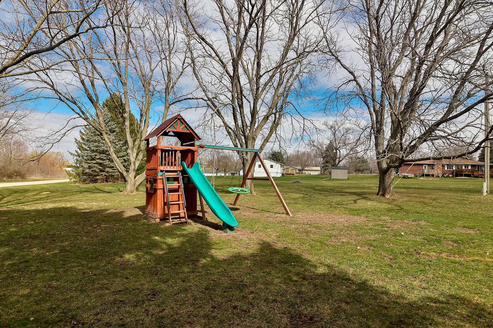 6855 Happy Acres Road Rockford, IL 61101 - Photo 37 of 39 a backyard of a house with lots of green space and trampoline