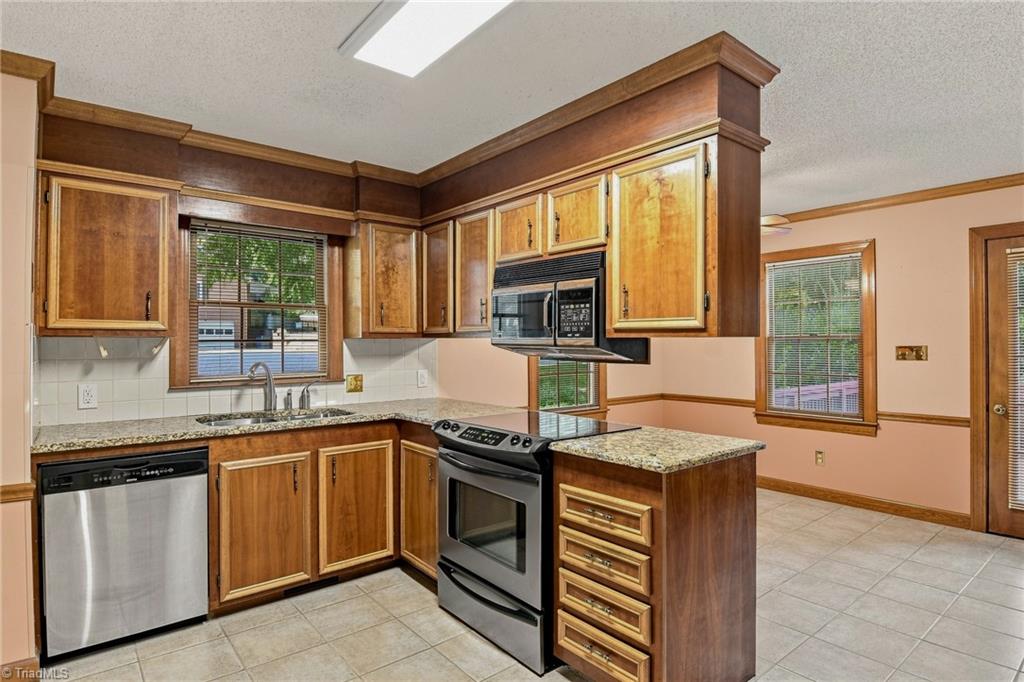 1014 Greenhurst Road Winston-Salem, NC 27104 - Photo 12 of 47 Kitchen