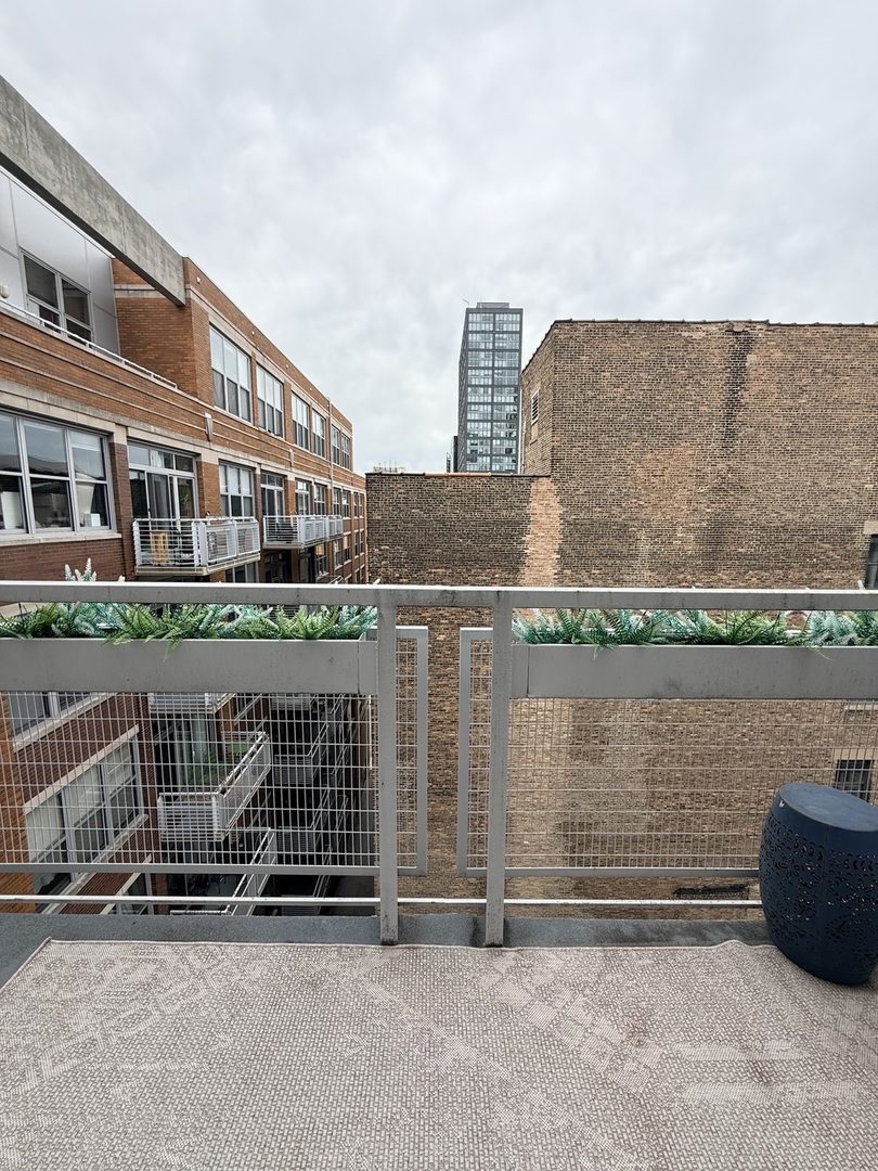 933 West Van Buren Street, Unit 823 Chicago, IL 60607 - Photo 11 of 24