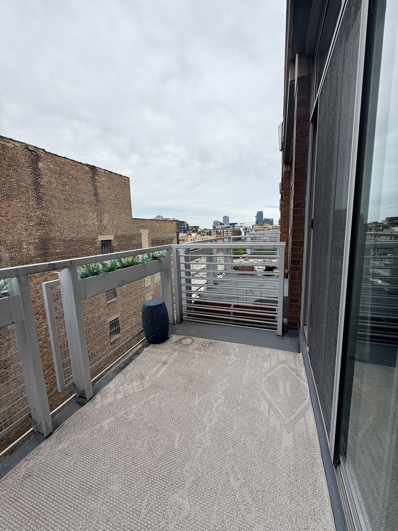 933 West Van Buren Street, Unit 823 Chicago, IL 60607 - Photo 13 of 24