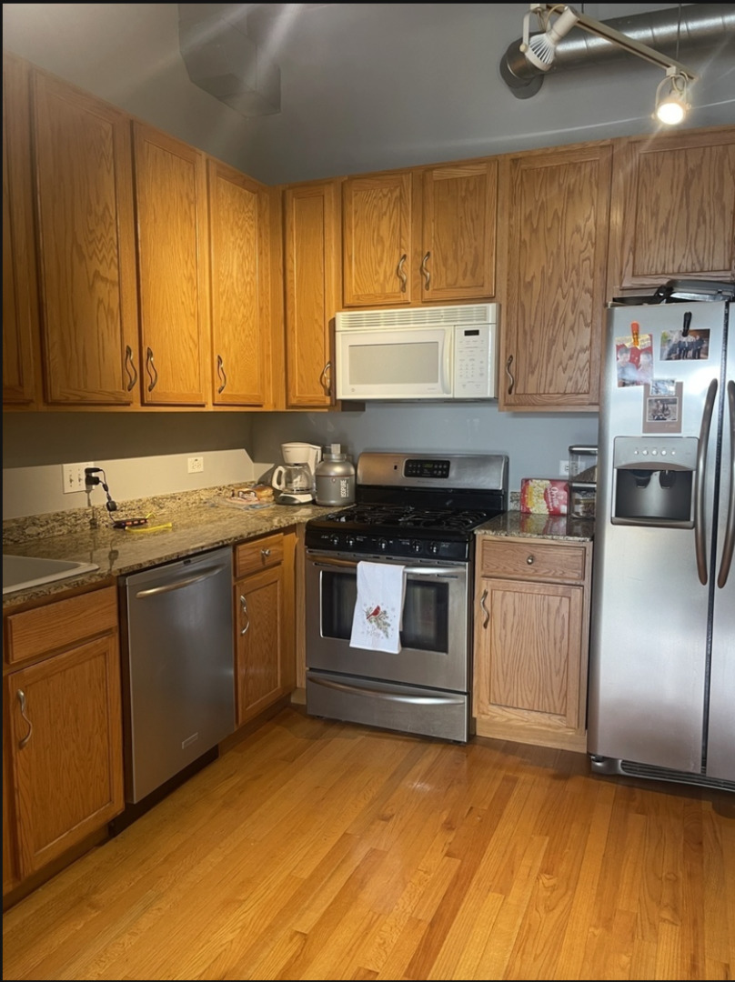 933 West Van Buren Street, Unit 823 Chicago, IL 60607 - Photo 3 of 11