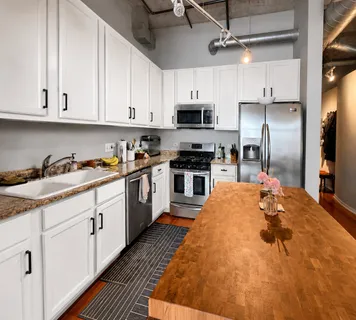 $325,000 | 933 West Van Buren Street, Unit 823, Chicago, IL 60607