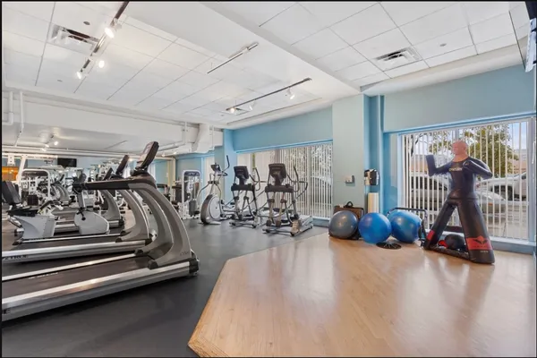 $325,000 | 933 West Van Buren Street, Unit 823, Chicago, IL 60607