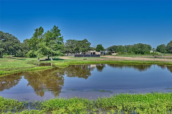 $650,000 | 4057 West W Highway, Giddings, TX 78942