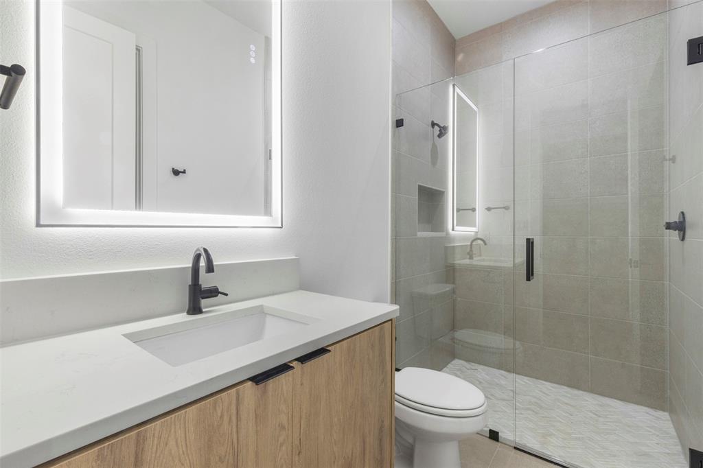 5611 Ellsworth Avenue, Unit 102 Dallas, TX 75206 - Photo 18 of 25 Secondary bathroom