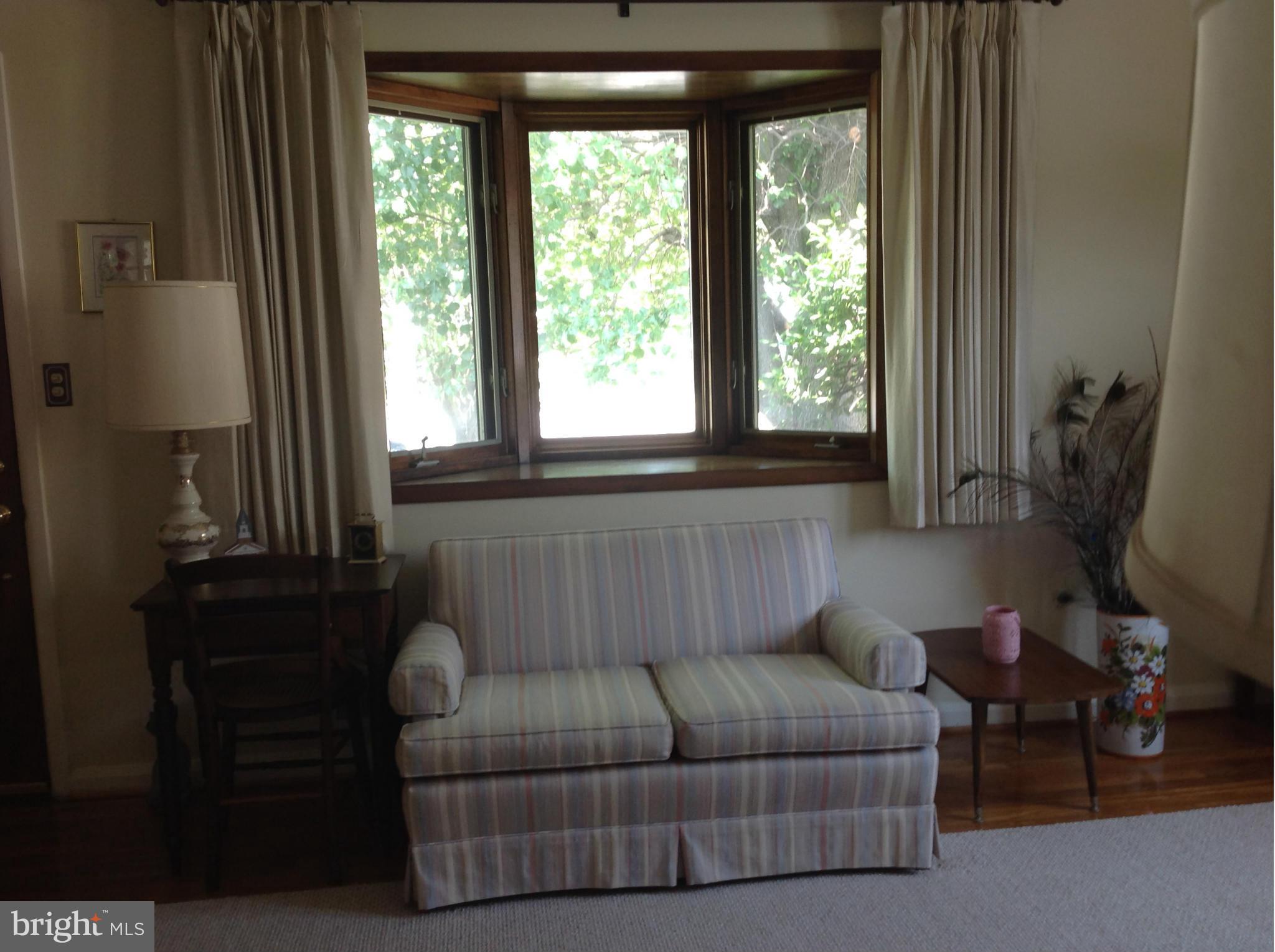 4733 Mawani Road Baltimore, MD 21206 - Photo 5 of 30 Living Room
