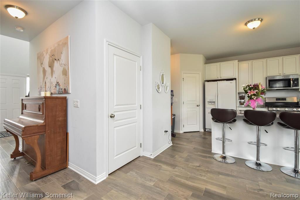 3240 Fantail Drive Rochester Hills, MI 48309 - Photo 9 of 47
