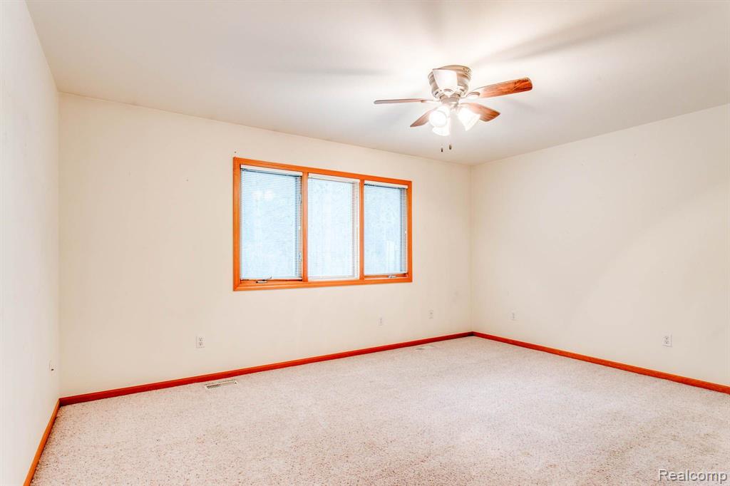 7266 Lakeshore Road Lakeport, MI 48059 - Photo 22 of 36