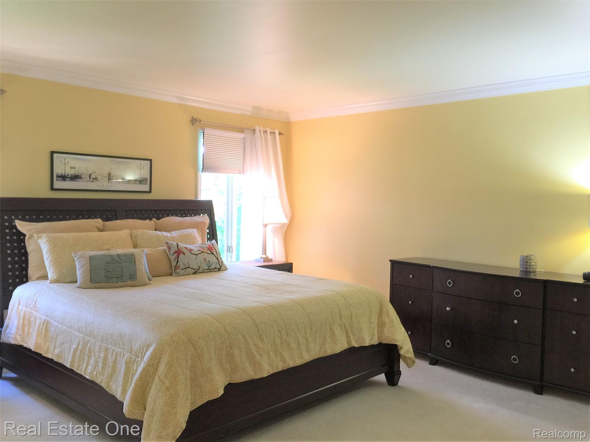964 Golfview Court, Unit 10 Rochester, MI 48307 - Photo 21 of 41 upper01 (2).JPG